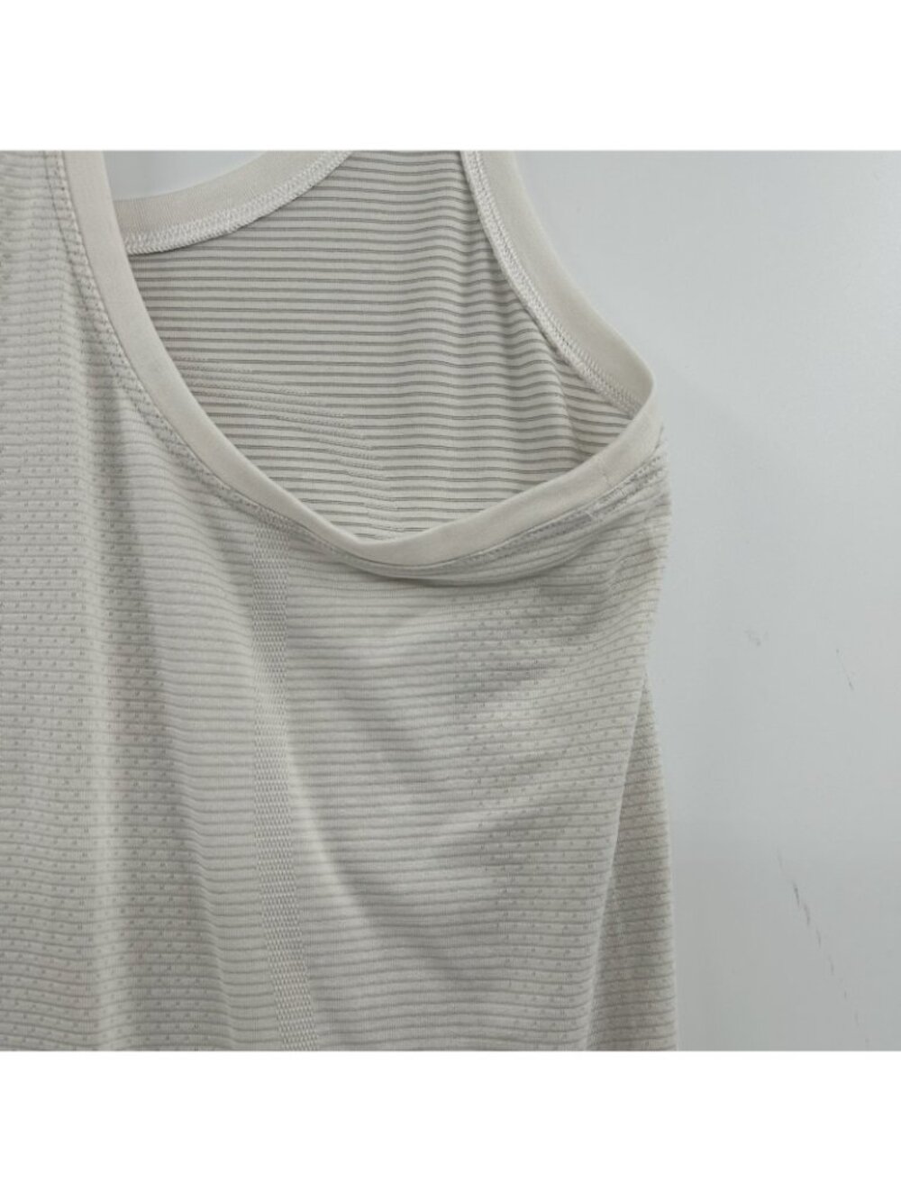 Lululemon Swiftly Tech Racerback Tank Top 2.0 Lightweight Women Size 8 White Gym - Picture 11 of 14